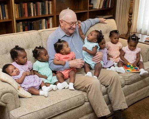 A Widower in 1979 Took in Nine Abandoned Baby Girls, Creating an Unlikely Family